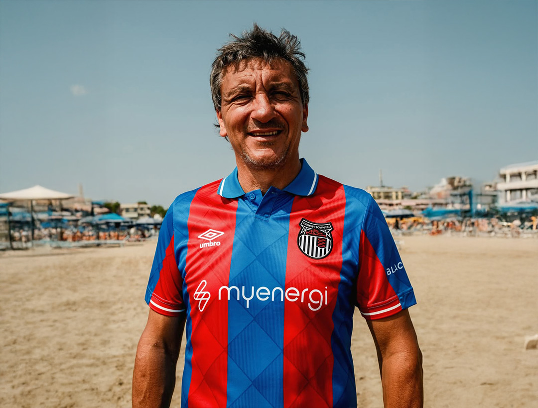 Grimsby Town 25/26 Umbro Away Kit