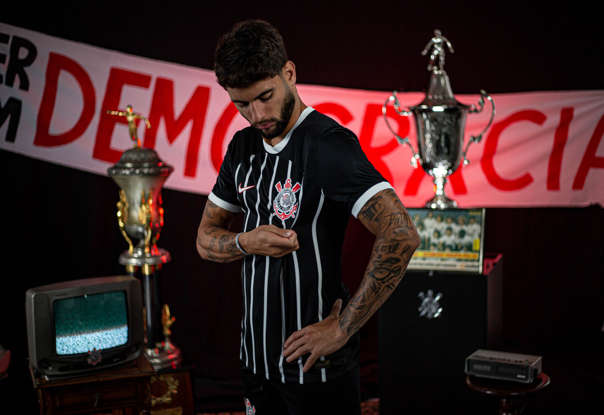 Corinthians 2023-24 Nike Away Kit