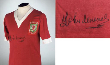 A RED WALES INTERNATIONAL SHORT-SLEEVED SHIRT A RED WALES INTERNATIONAL SHORT-SLEEVED SHIRT