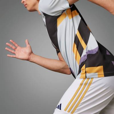 real_madrid_pre_match_jersey_wonder_silver_f.jpg