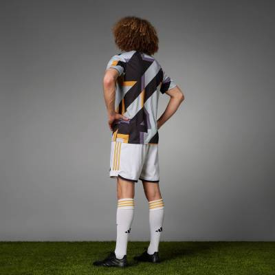 real_madrid_pre_match_jersey_wonder_silver_h.jpg