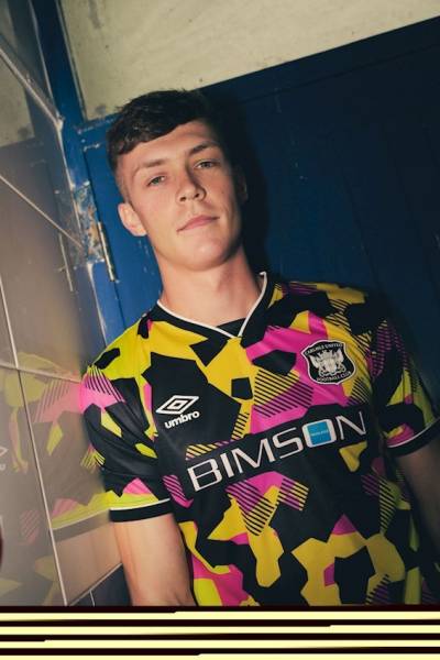 carlisle_united_2023_24_umbro_away_kit_e.jpeg