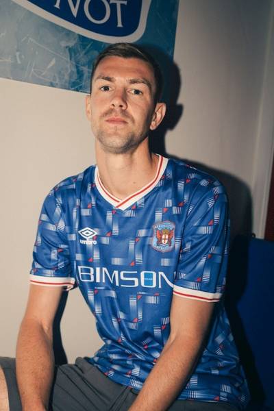 carlisle_united_2023_24_umbro_home_kit_f.jpeg