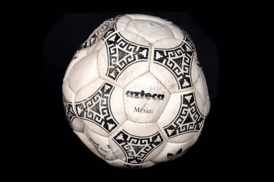 hand_of_god_ball_up_for_auction_after_36_years_b.jpeg
