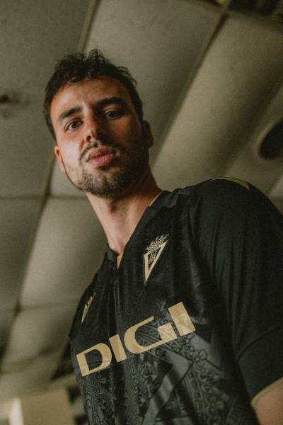 cadiz_2023_24_macron_away_kit_b.jpeg