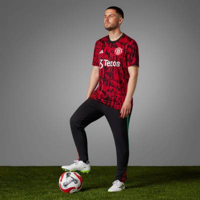 manchester_united_2023_24_pre_match_jersey_mufc_red_black_b1.jpg