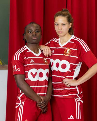 standard_de_liege_2023_24_adidas_home_kit_d.jpeg