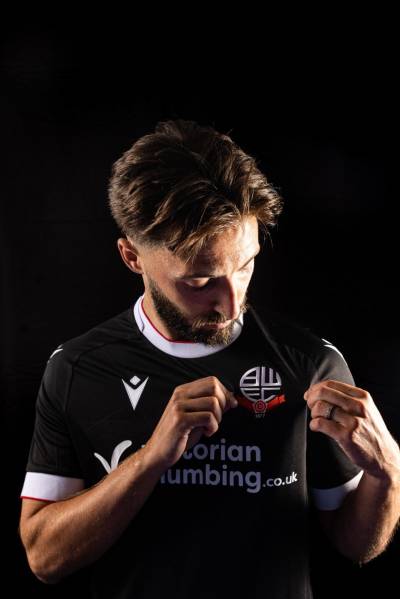 bolton_wanderers_2023-24_macron_away_kit_b.jpeg
