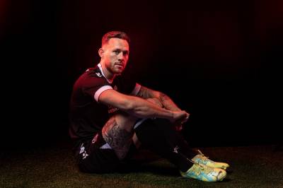bolton_wanderers_2023-24_macron_away_kit_f.jpeg
