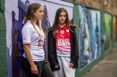 barnsley_2023-24_puma_away_kit_b.jpeg