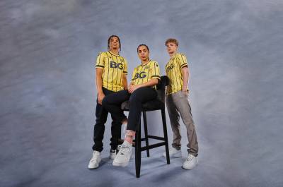 oxford_united_2023_24_macron_home_kit_c.jpeg
