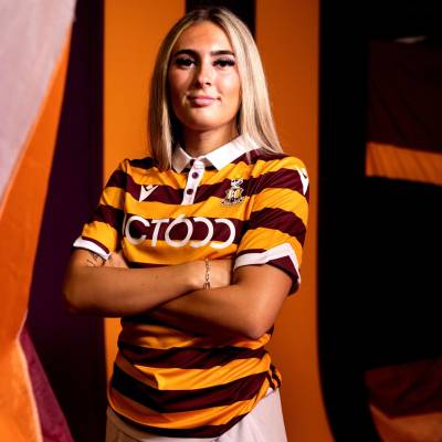 bradford_city_2023_24_macron_home_kit_b.jpeg