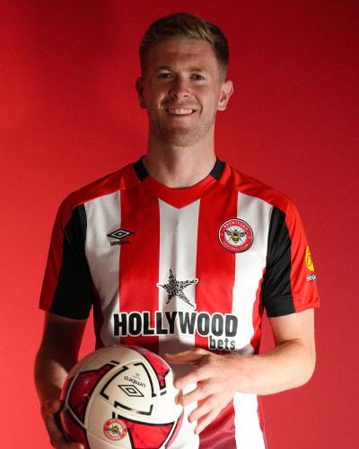 brentford_2023_25_umbro_home_kit_1.jpeg