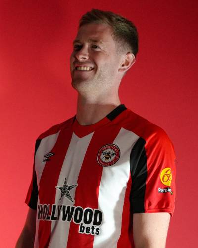 brentford_2023_25_umbro_home_kit_3.jpeg