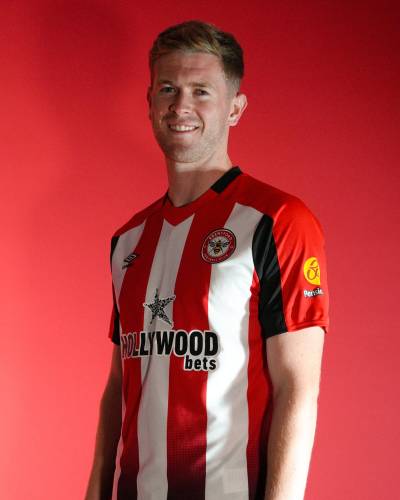 brentford_2023_25_umbro_home_kit_4.jpeg