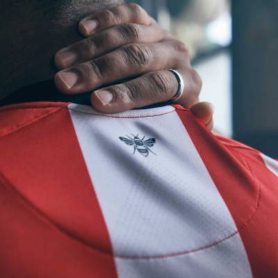 brentford_2023_25_umbro_home_kit_5.jpeg