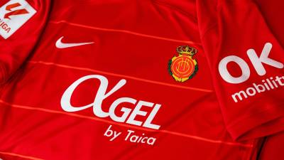 mallorca_2023_24_nike_home_kit_b.jpeg