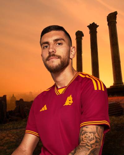 as_roma_2023_24_adidas_home_kit_e.jpeg