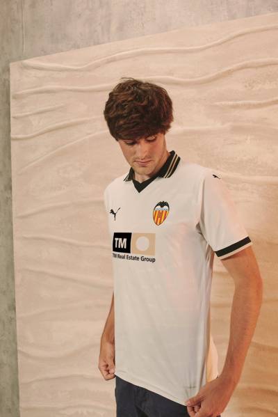 valencia_2023_24_puma_home_kit_4.jpeg