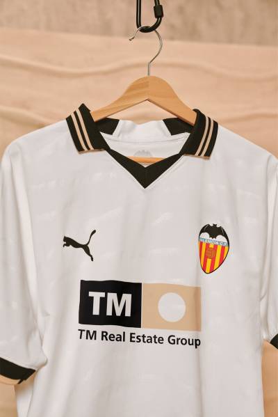valencia_2023_24_puma_home_kit_5.jpeg