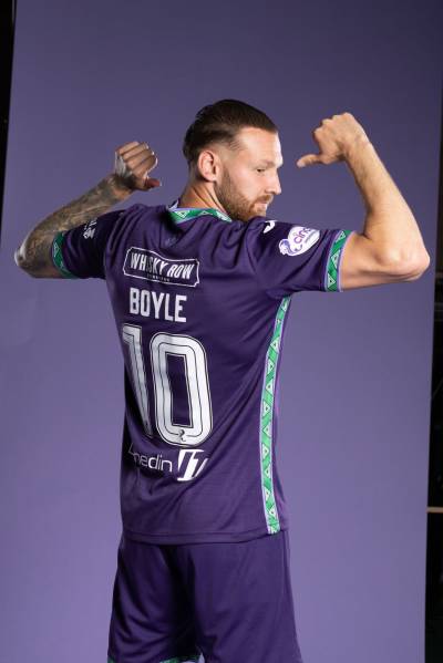 hibernian_2023_24_joma_away_kit_c1.jpeg