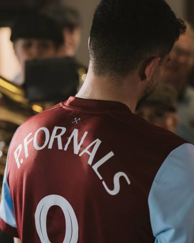 west_ham_united_2023_24_umbro_home_kit_c.jpeg
