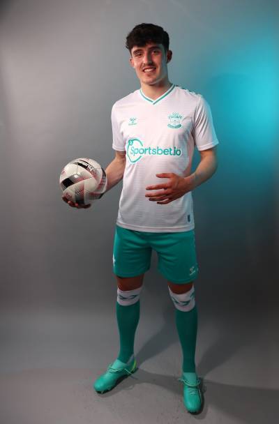 southampton_2023_24_hummel_away_kit_e.jpeg