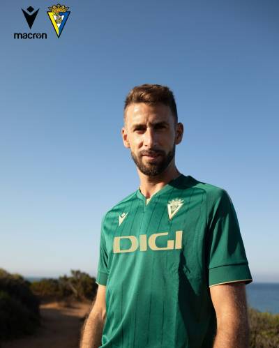 cadiz_2023_24_macron_third_kit_3.jpeg