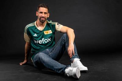 union_berlin_2023_24_adidas_third_kit_2.jpg