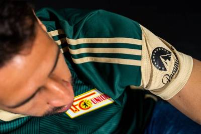 union_berlin_2023_24_adidas_third_kit_4.jpg