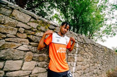fc_lorient_2023_24_umbro_home_kit_e.jpeg