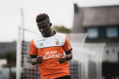 fc_lorient_2023_24_umbro_home_kit_h.jpeg