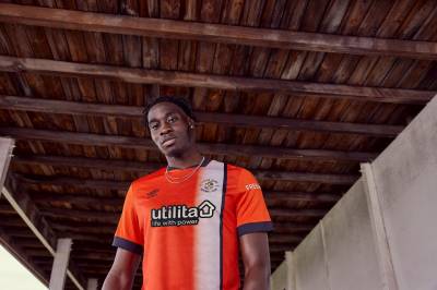 luton_town_2023_24_umbro_home_kit_c.jpeg