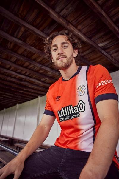 luton_town_2023_24_umbro_home_kit_i.jpeg