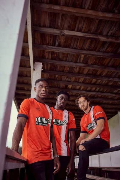 luton_town_2023_24_umbro_home_kit_j.jpg