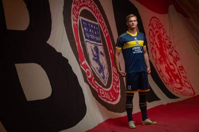 middlesbrough_2023_24_errea_away_kit_1.jpg