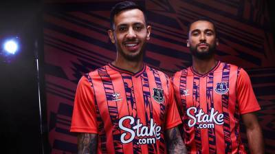 everton_2023_24_hummel_away_kit_e.jpg