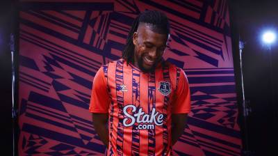 everton_2023_24_hummel_away_kit_f.jpg