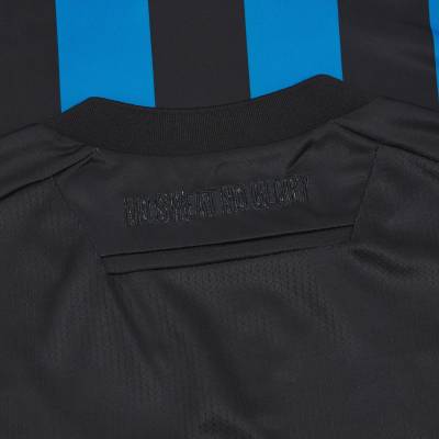 club_brugge_2023_24_macron_home_kit_5.jpg