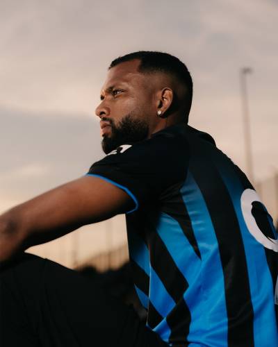 club_brugge_2023_24_macron_home_kit_b.jpg