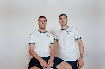 lazio_2023_24_mizuno_third_kit_a.jpeg