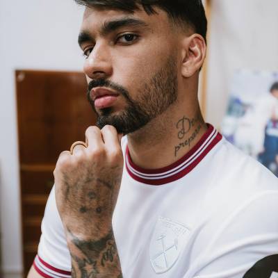 west_ham_united_2023_24_umbro_away_kit_c.jpeg