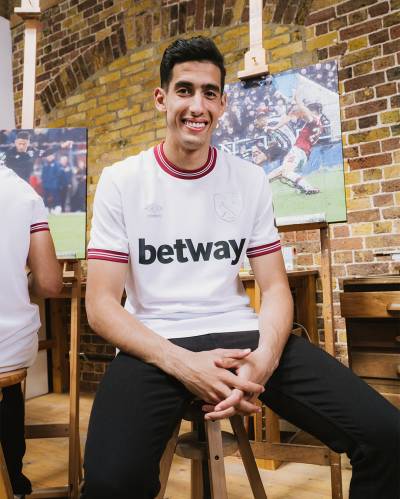 west_ham_united_2023_24_umbro_away_kit_f.jpeg
