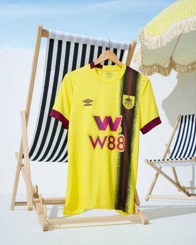 burnley_2023_24_umbro_away_kit_b.jpeg