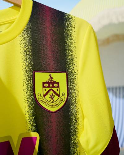 burnley_2023_24_umbro_away_kit_c.jpeg