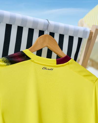 burnley_2023_24_umbro_away_kit_e.jpeg