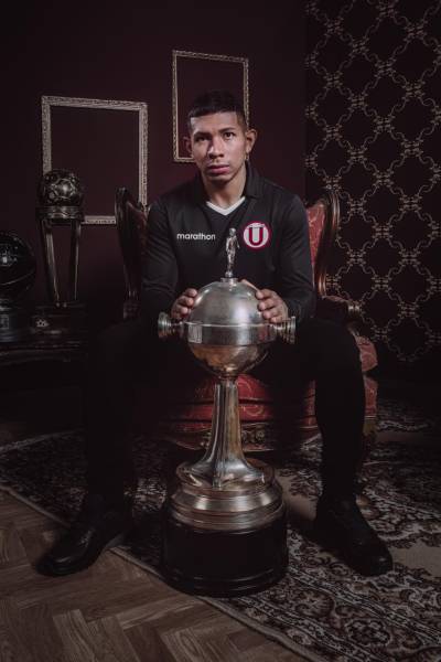 universitario_2023_marathon_99th_anniversary_shirt_c.jpeg