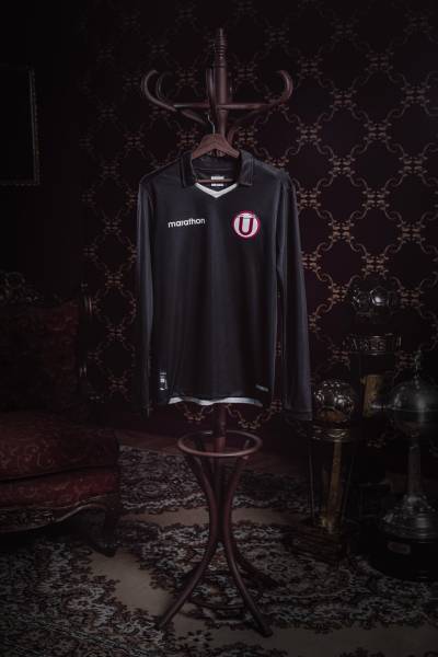 universitario_2023_marathon_99th_anniversary_shirt_d.jpeg