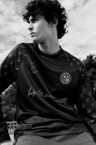 lyle_and_scott_launches_kits_for_clubs_providing_free_teamwear_for_amateur_football_teams_c.jpg