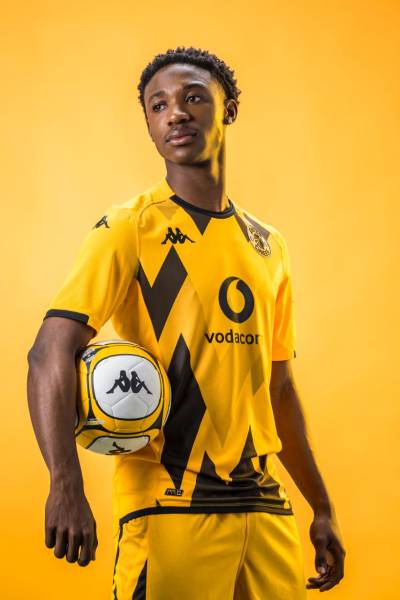 kaizer_chiefs_2023_24_kappa_home_kit_b.jpeg